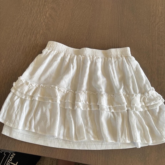 Elegant White Ruffle Skirt - Picture 1 of 3